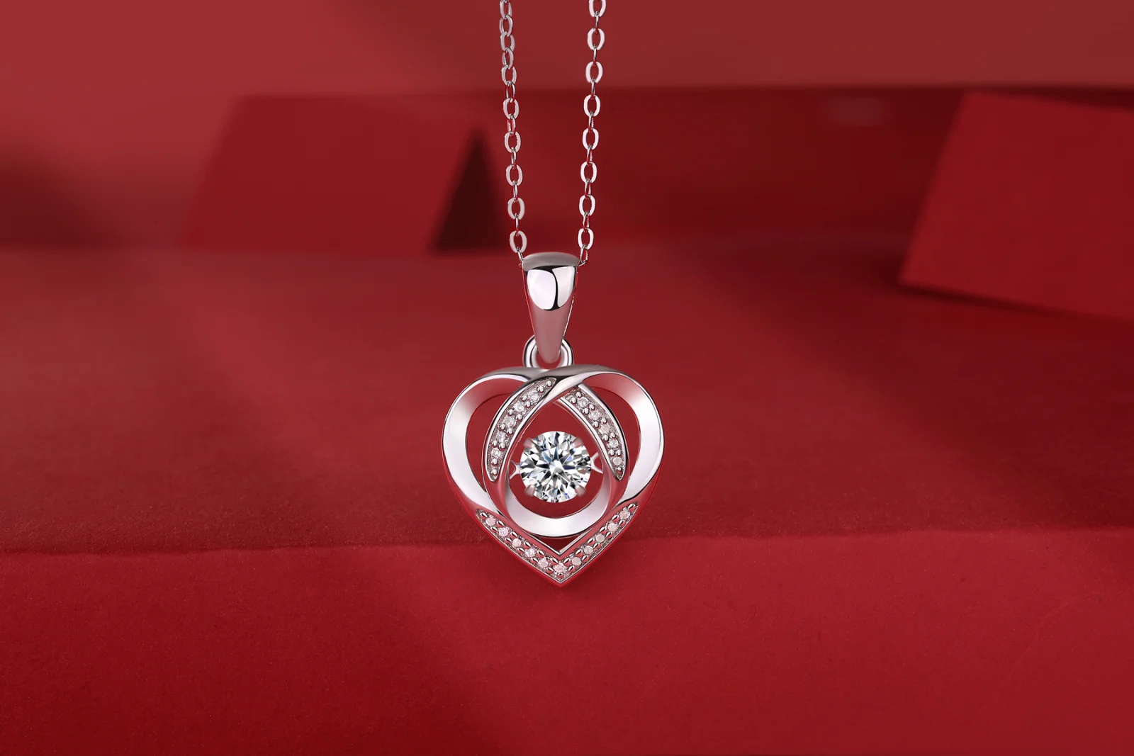 Moissanite diamond pendant necklace set with 0.5 carat stone, 925 silver, 40cm length