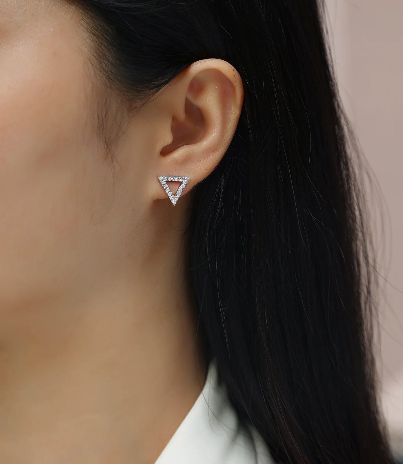 Moissanite stud earrings set with S925 sterling silver and platinum-plated finish