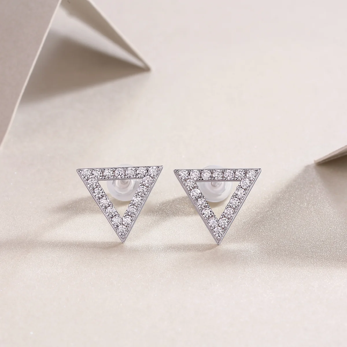 Moissanite stud earrings set with S925 sterling silver and platinum-plated finish