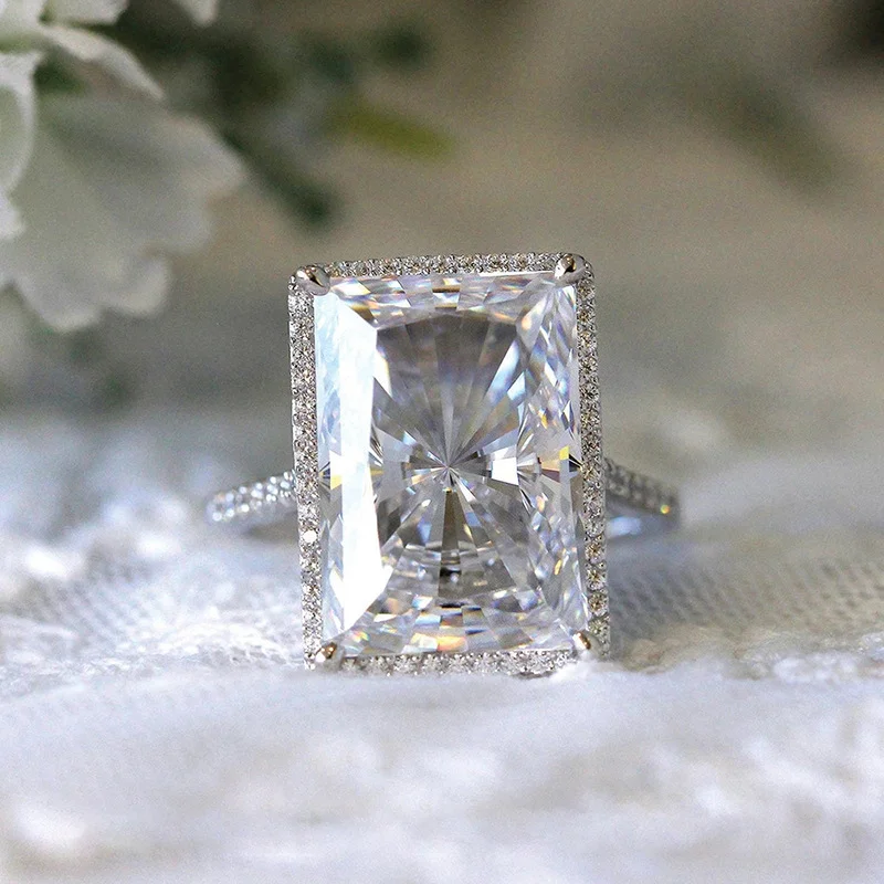 White gold ring with inlaid zircon, bright rectangular geometry for women