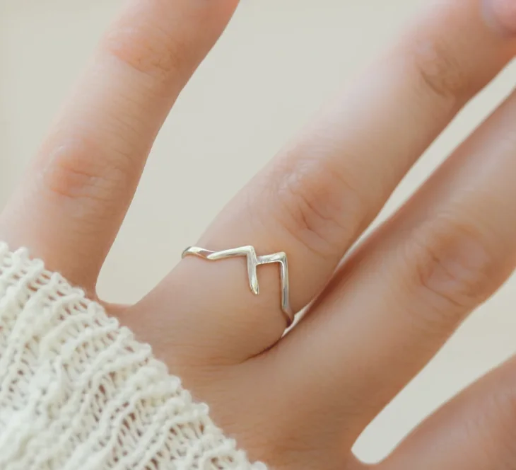Mountain-shaped copper ladies ring, creative custom design with durable metal feel