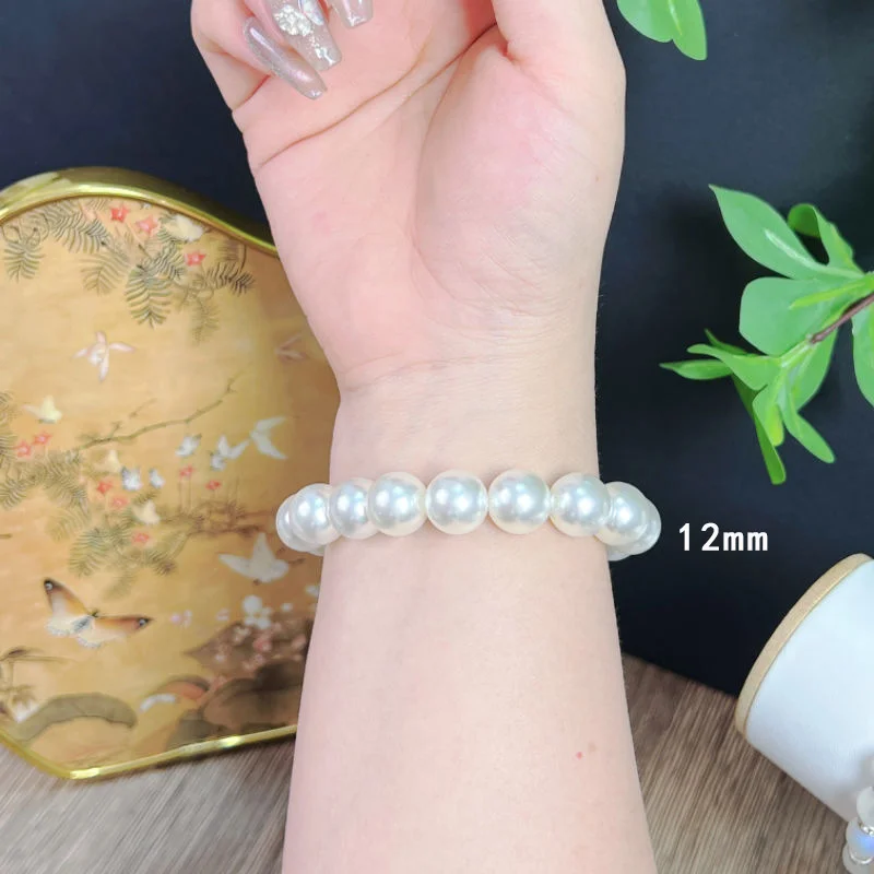 Pearl bracelet with classic round pearl design, delicate jewelry accessory