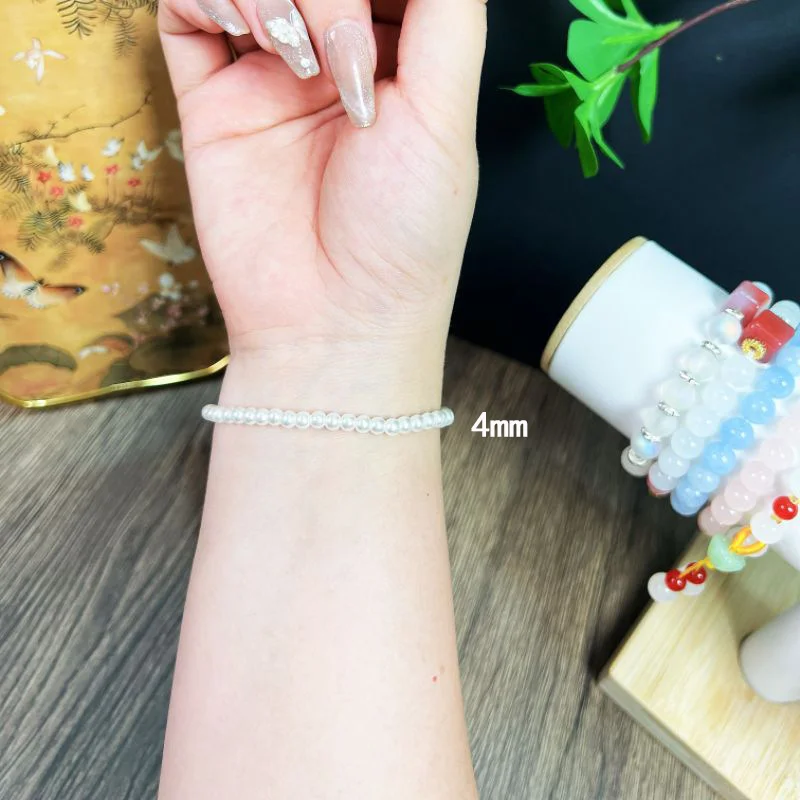 Pearl bracelet with classic round pearl design, delicate jewelry accessory
