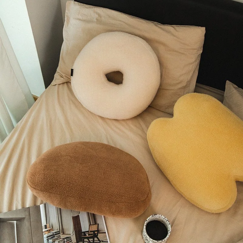 Soft Glutinous Warm Heart Waist Support Cute Three-dimensional Geometric Plush Pillow