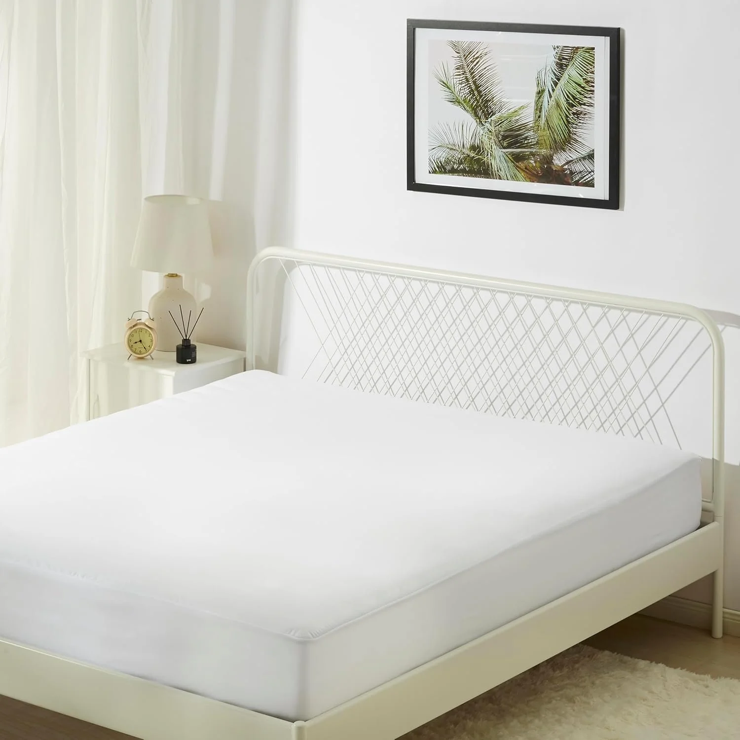 Waterproof Mattress Protector, Queen Size Fitted Mattress Cover with Secure Fit for Bed Protection, White