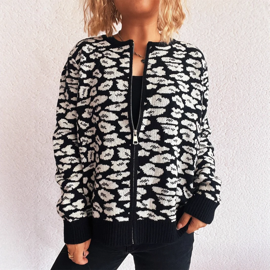 Fashion Color Contrast Knitted Cardigan Casual Round Neck Zipper Stitching Cloud Sweater