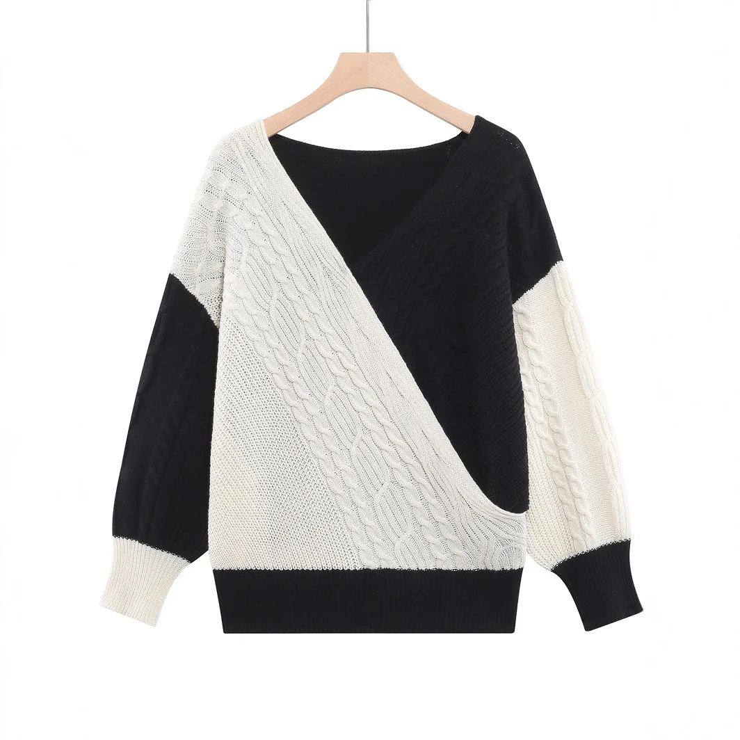 Plus Size Women's Black and White Contrast Color V-neck Long-sleeve Knitwear Top