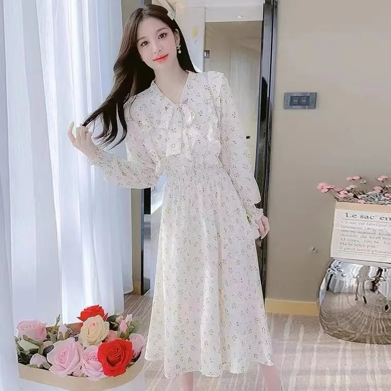 Womens Autumn French-style Ruffled Floral Dress with a Defined Waist