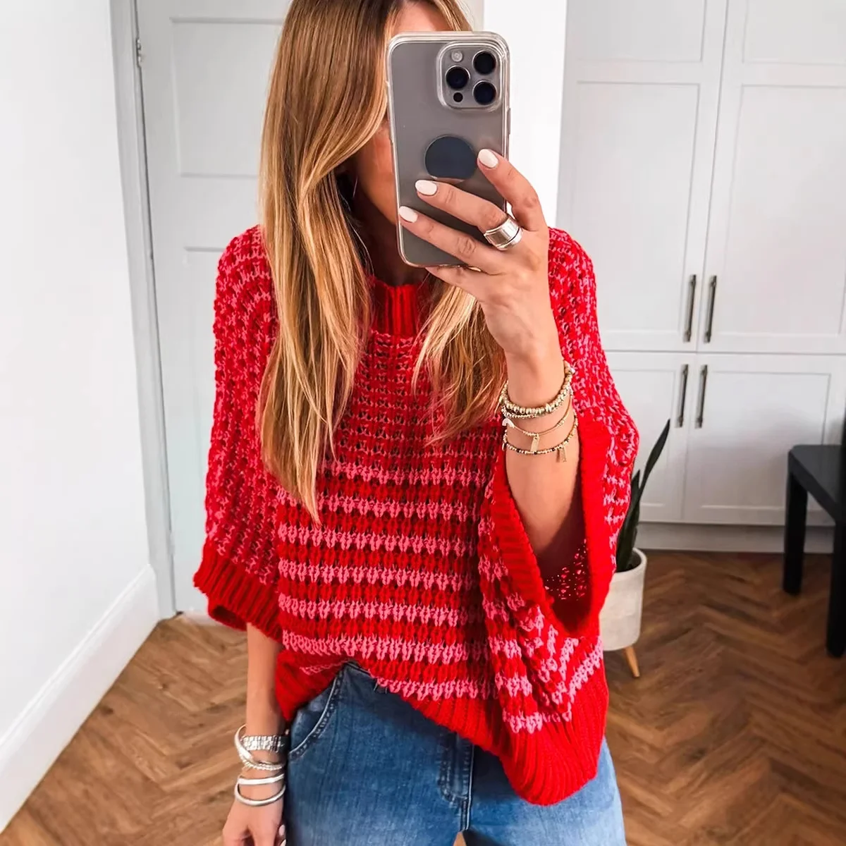 Womens Crew-neck Sweater a Stylish Versatile and Relaxed-fit Top