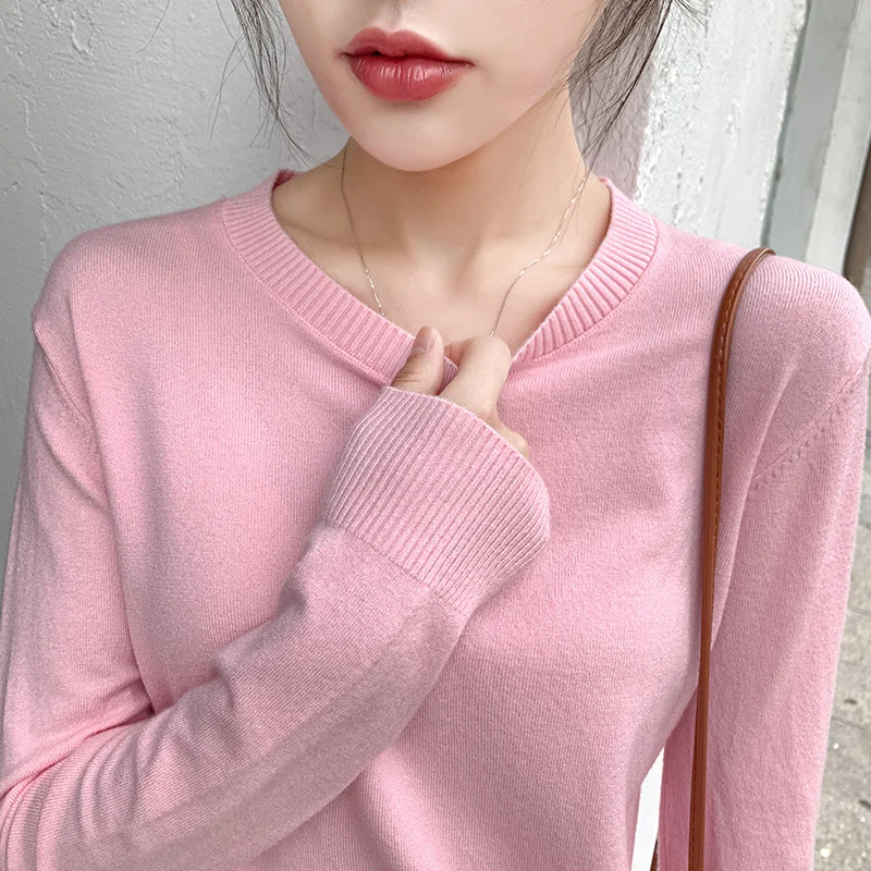 Womens Long-sleeve Knitted Pullover with a Crew Neck Lightweight Sweater Top