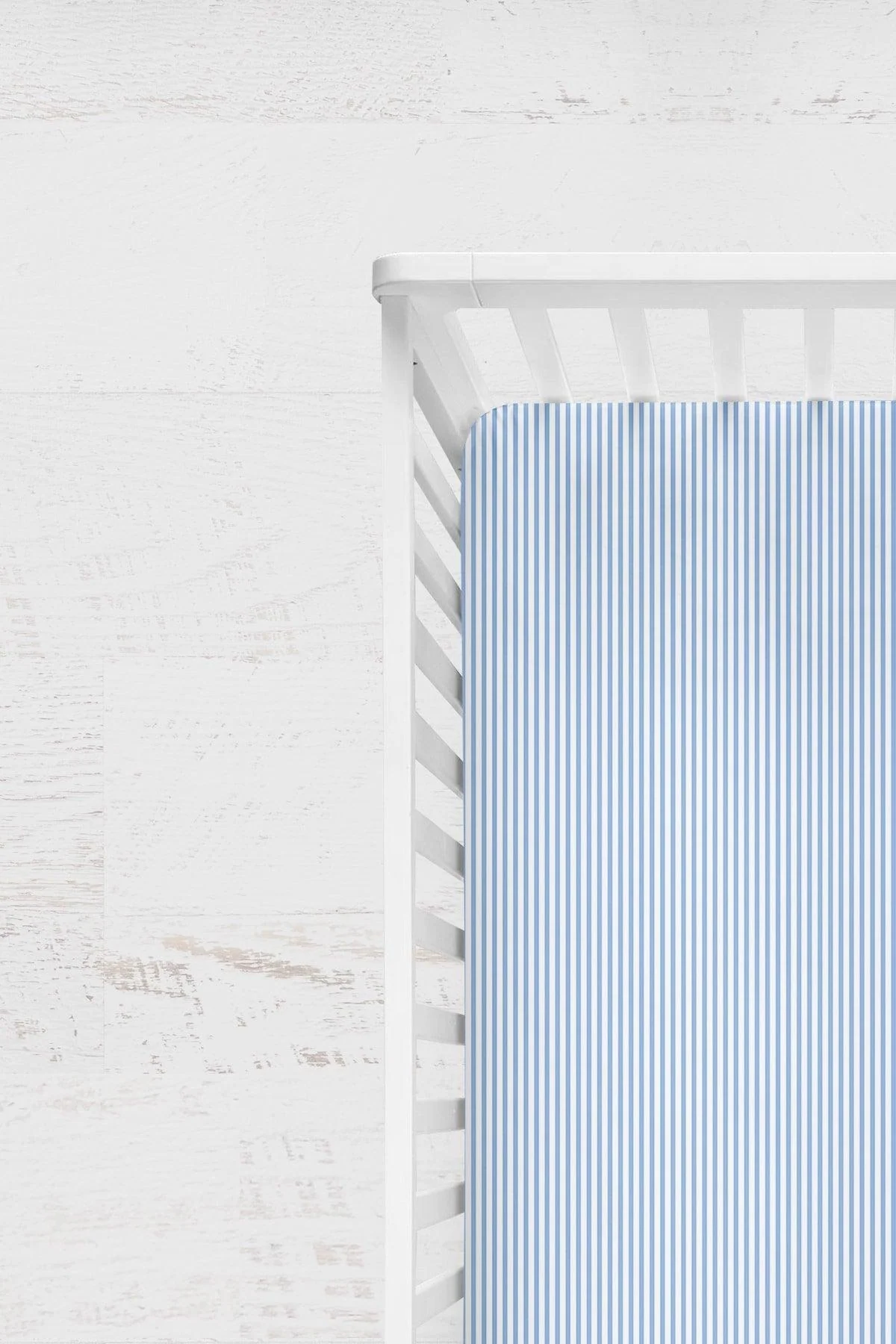 Elastic 100% cotton fitted sheet with non-slip sides for small beds