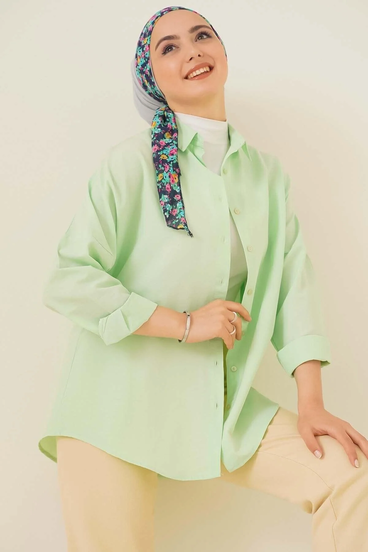 Oversize Basic Hijab Shirt in Emerald Green Cotton-Polyester Blend