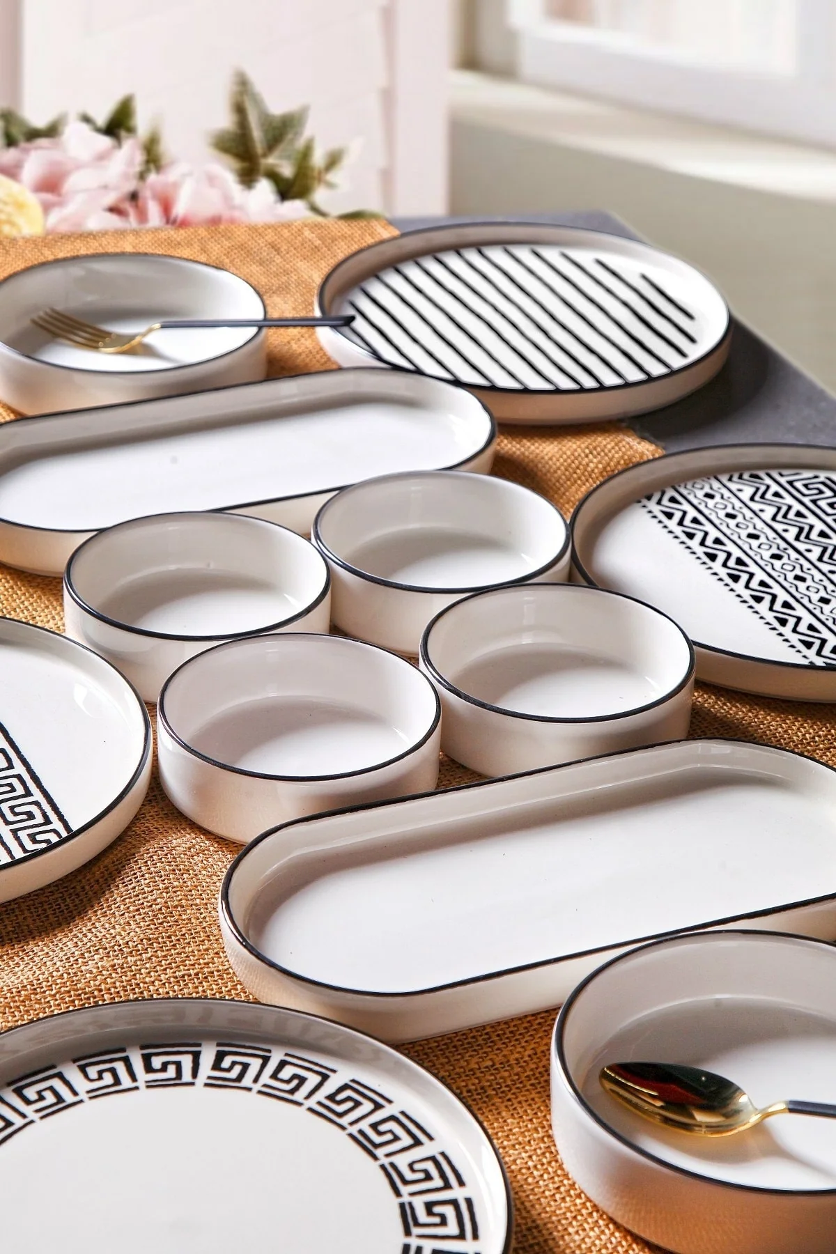 14-piece stackable ceramic breakfast set for 6 persons