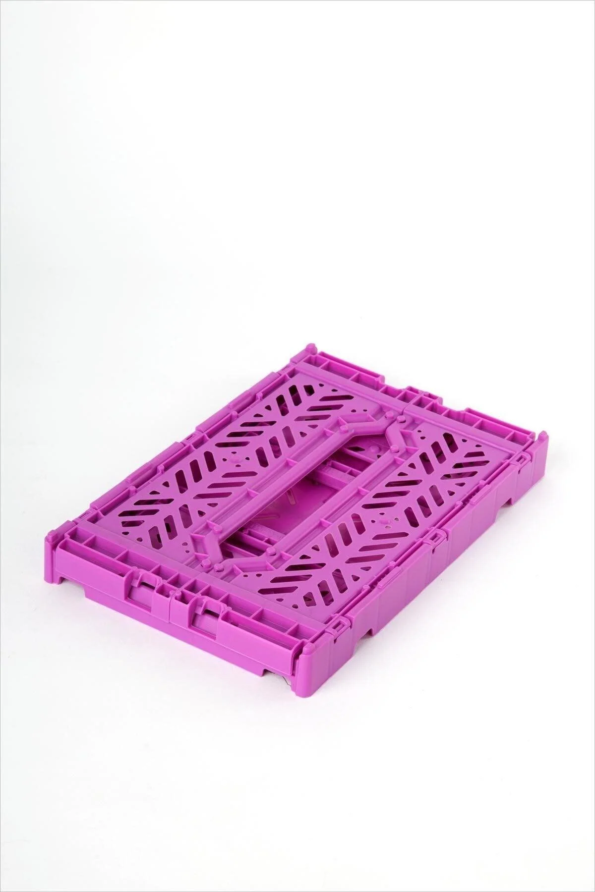 Child-safe foldable storage box for toys, clothes and stationery