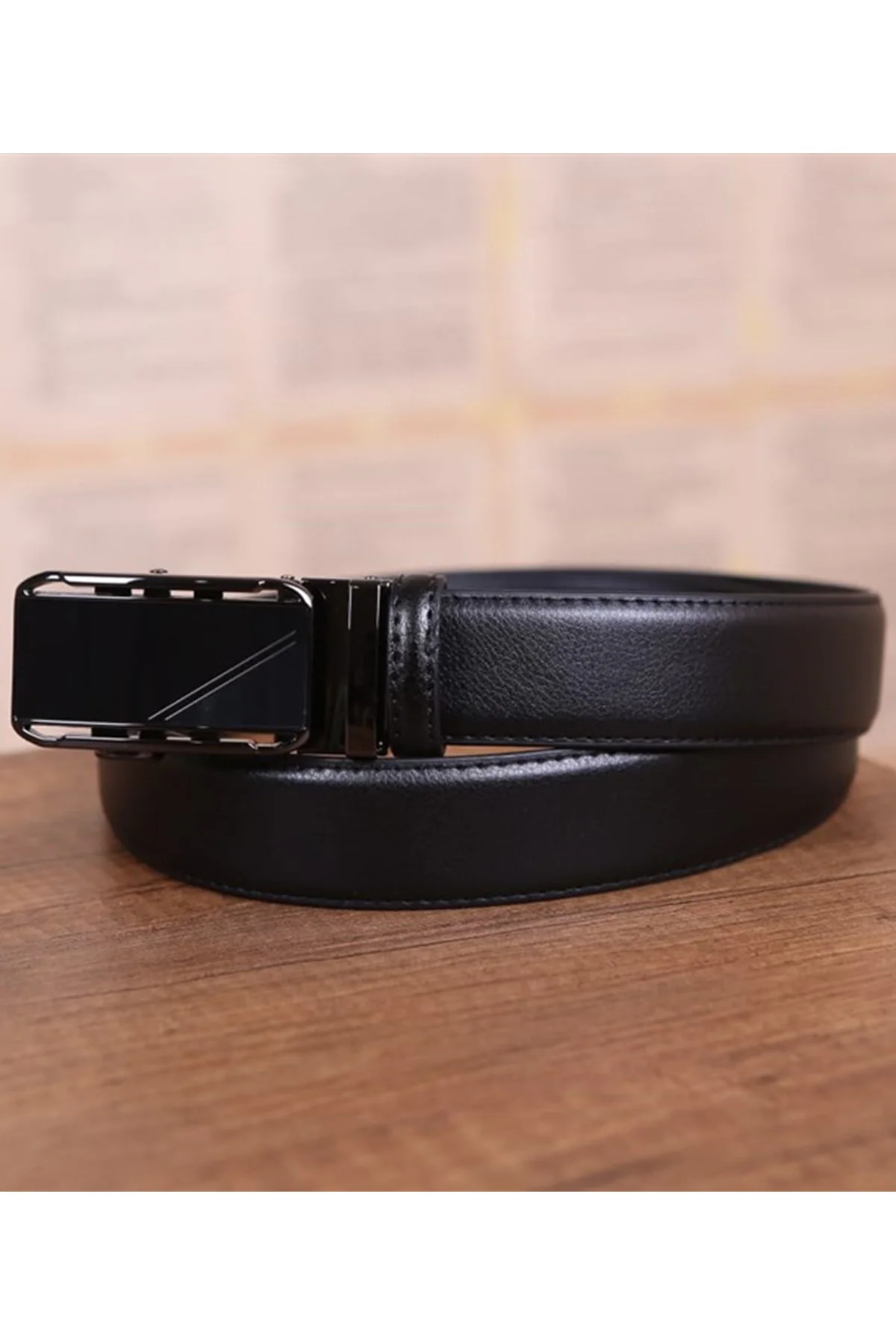 Automatic genuine leather belt with adjustable screw design