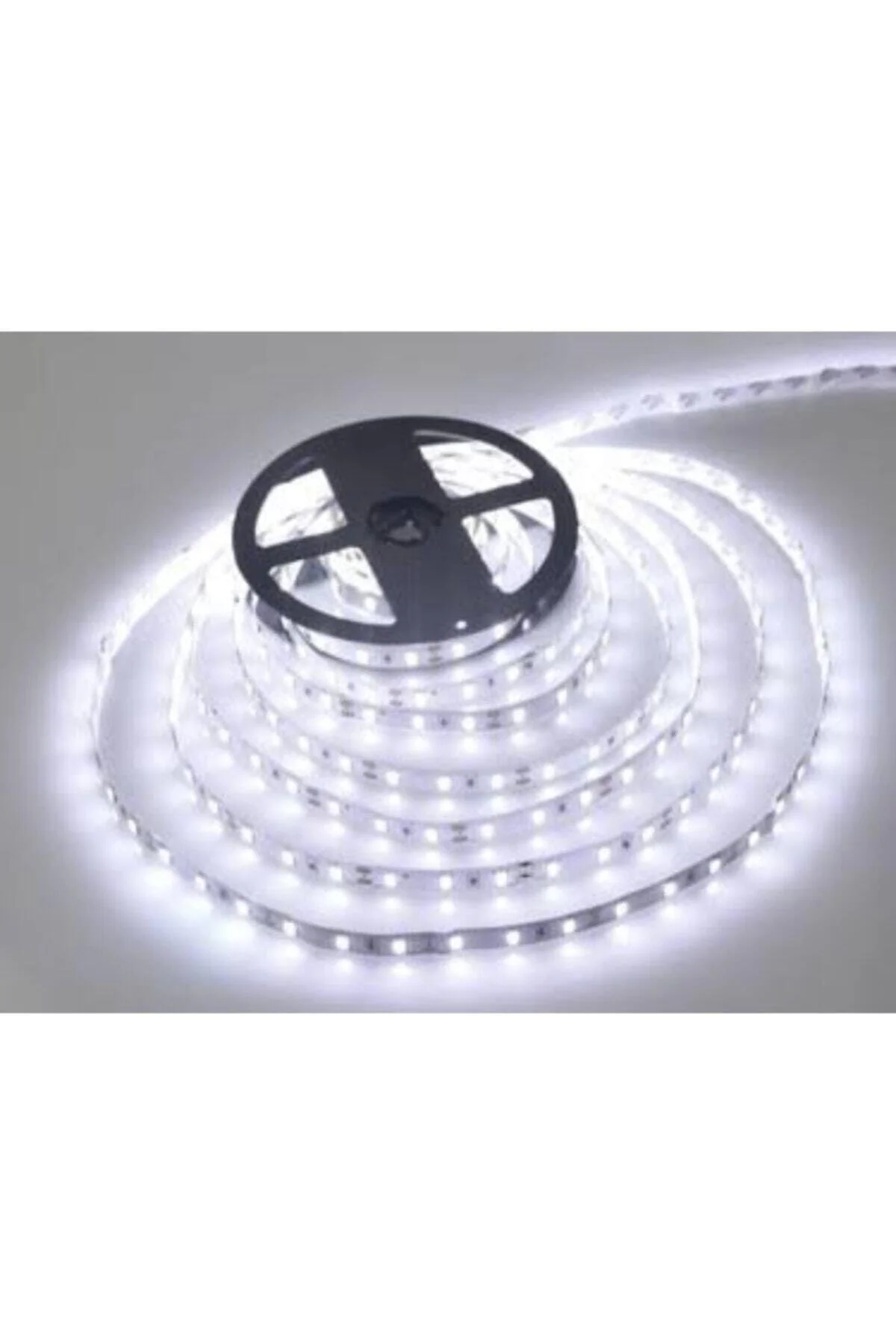 3-chip LED strip light, 5 meters, high-brightness, 2-year warranty included