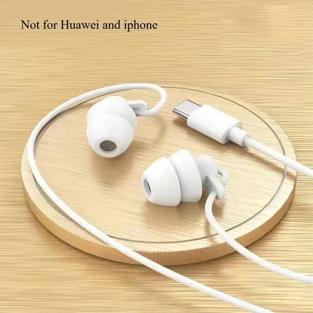 Wired in-ear headphones with 3.5mm jack and built-in microphone
