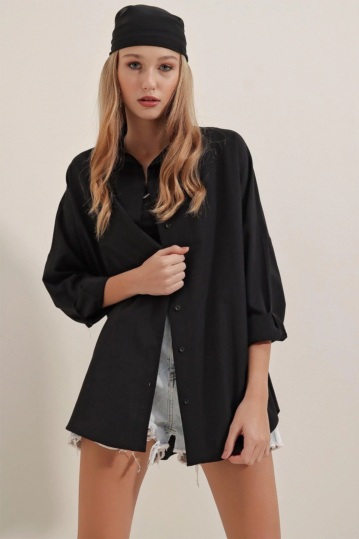 Oversized long-sleeve cotton blend shirt in black