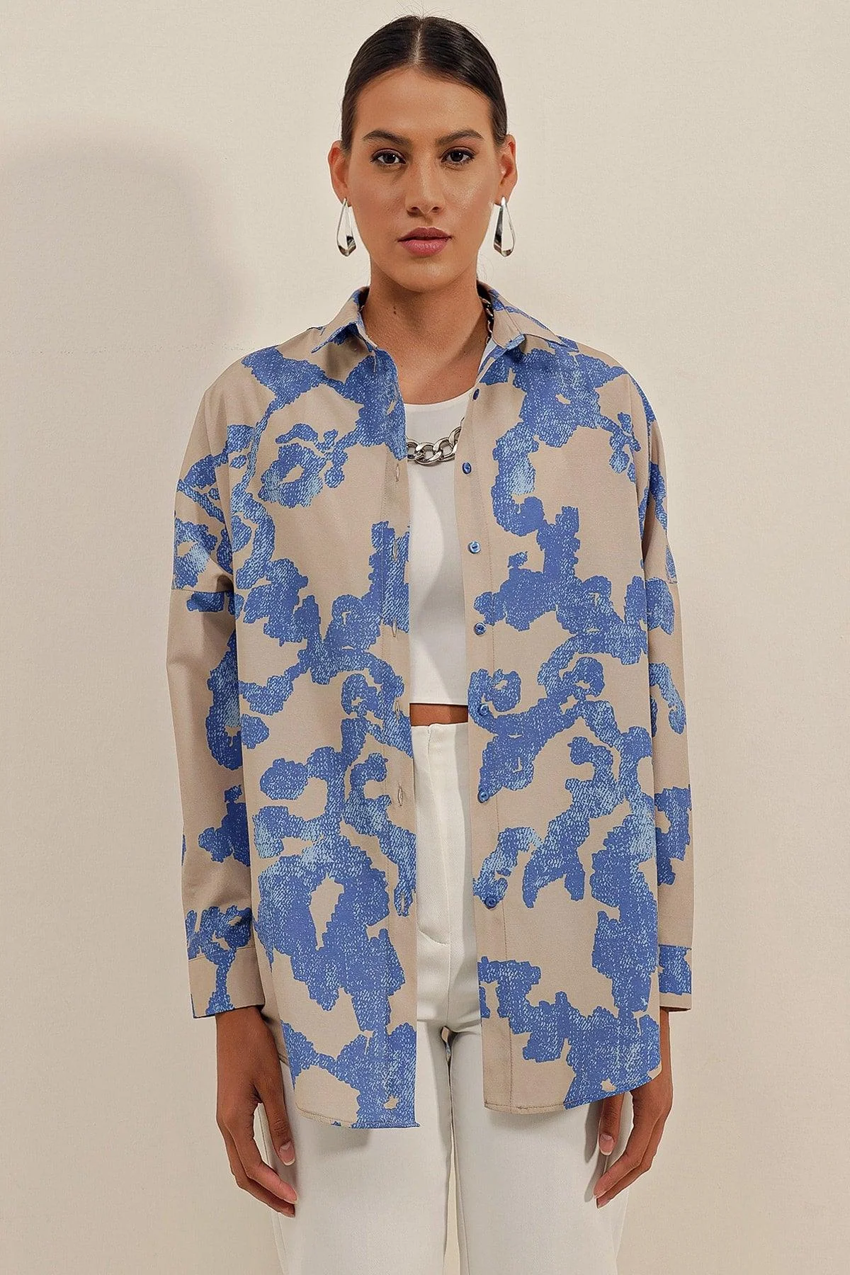 Oversized long blue shirt made of cotton and polyester