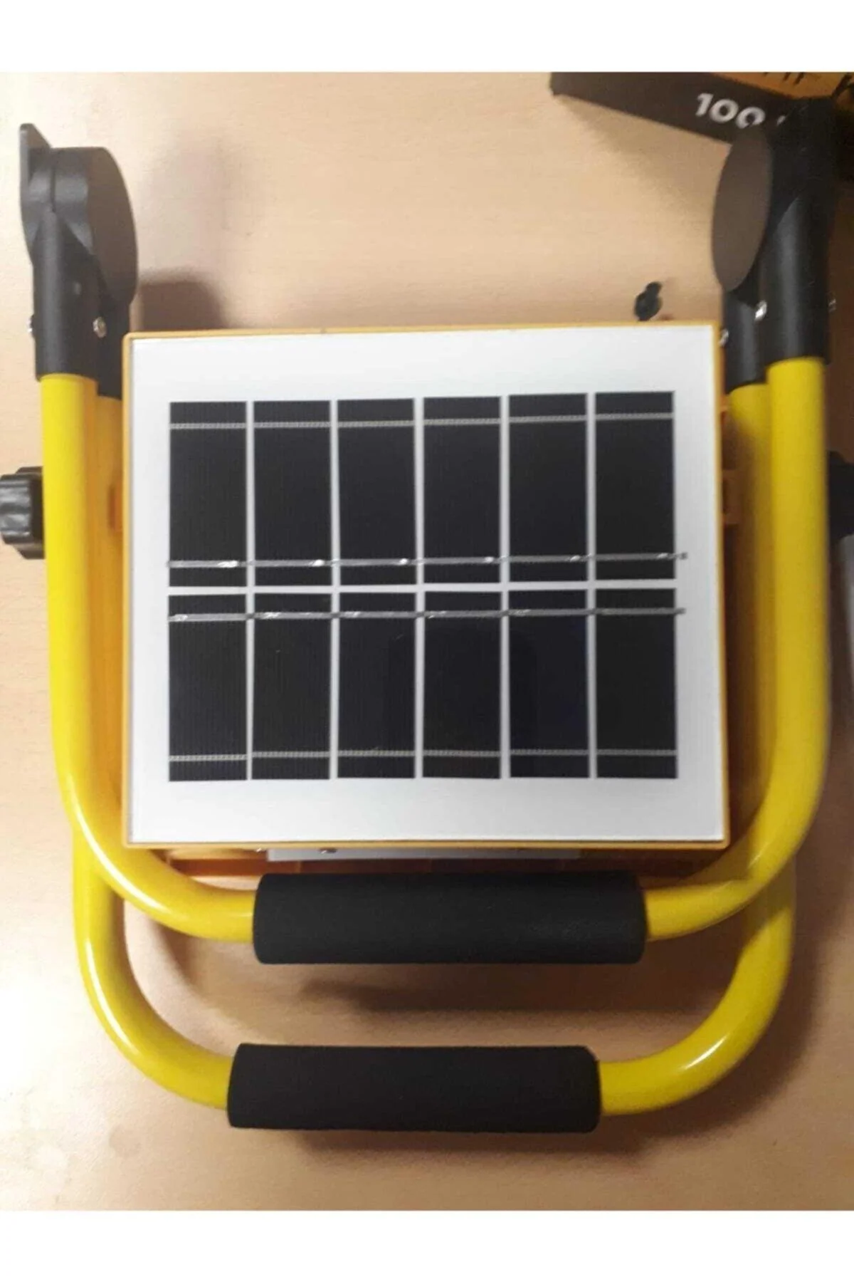 100W solar-powered portable LED floodlight with remote control