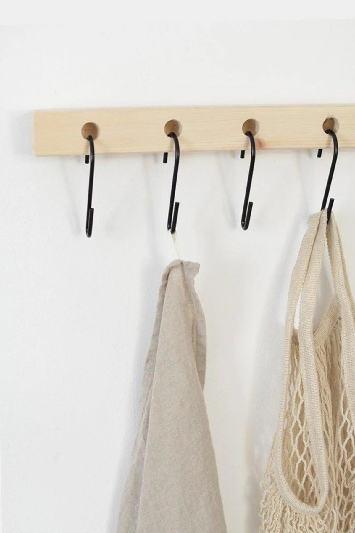 Set of 5 black S-shaped hook hangers