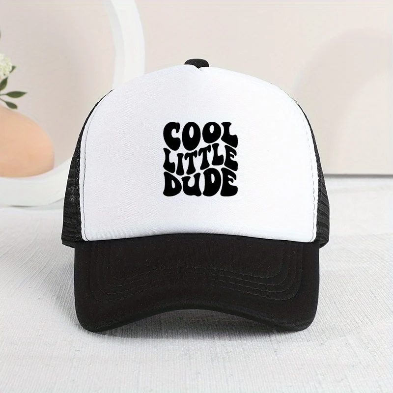 Child's mesh cap with letter prints for sun protection