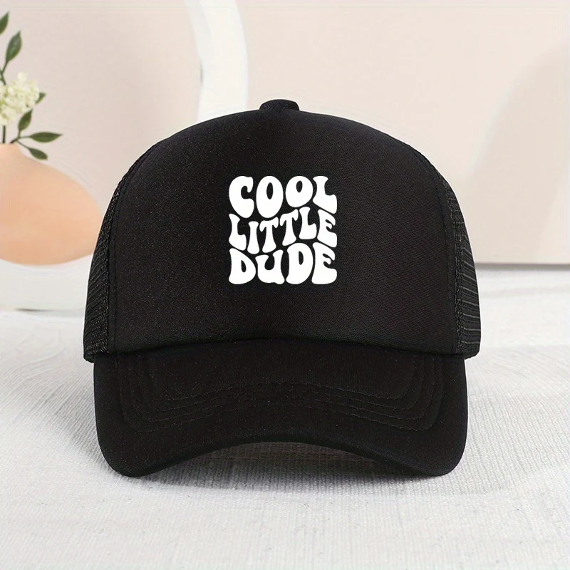 Child's mesh cap with letter prints for sun protection