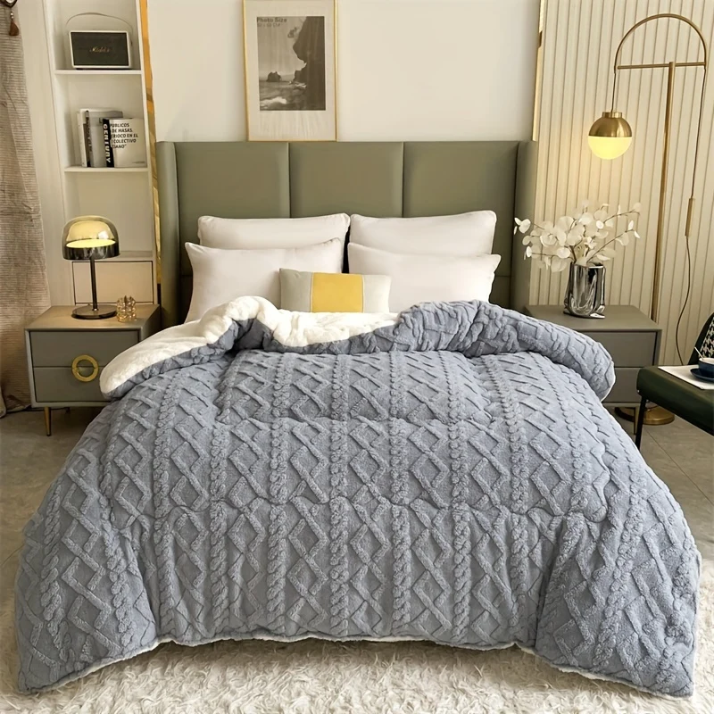 All-season quilted taffeta blanket in striped design