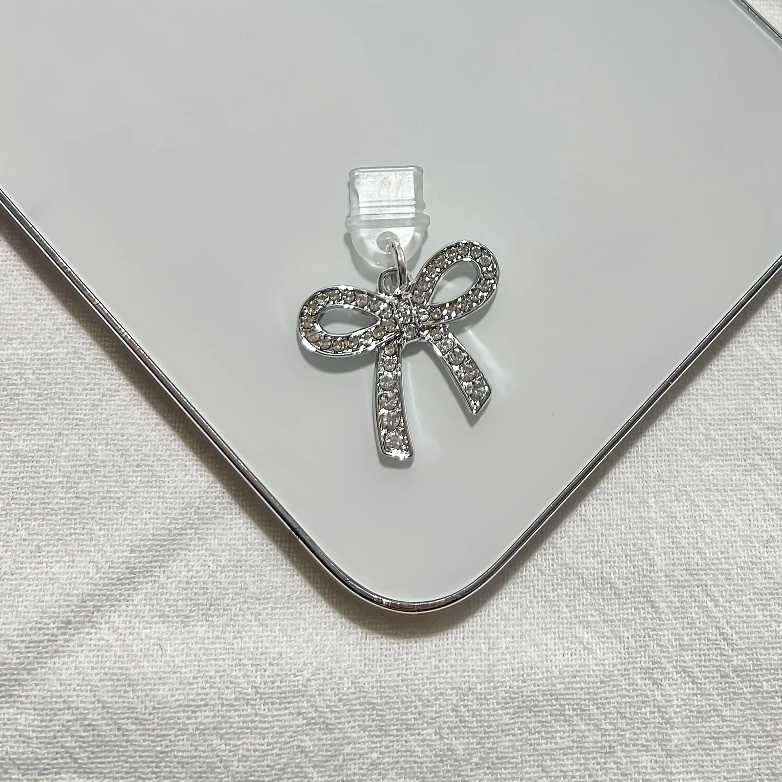 Charm Bowknot Phone Pendant Dust Plug – Universal Metal Phone Decoration for iPhone, Type‑C and Android Devices