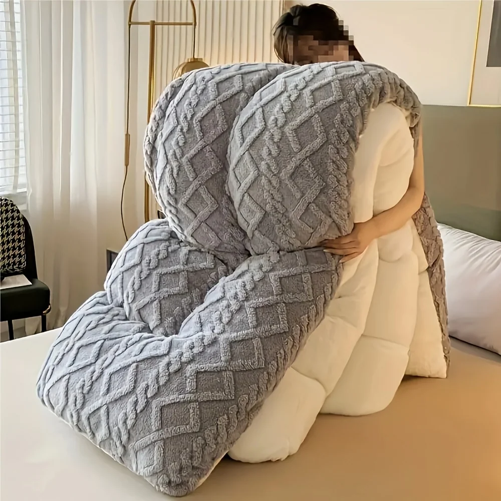All-season taffeta quilt with plush filling machine washable