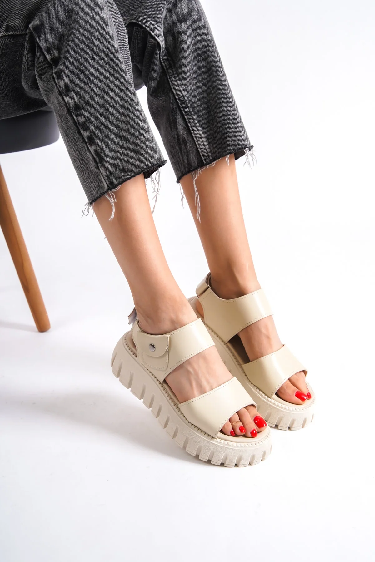 Beige gladiator platform sandals with thick serrated sole