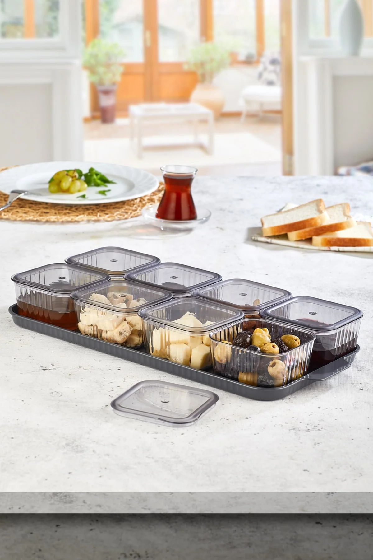 8-compartment covered breakfast set with 17-piece tray