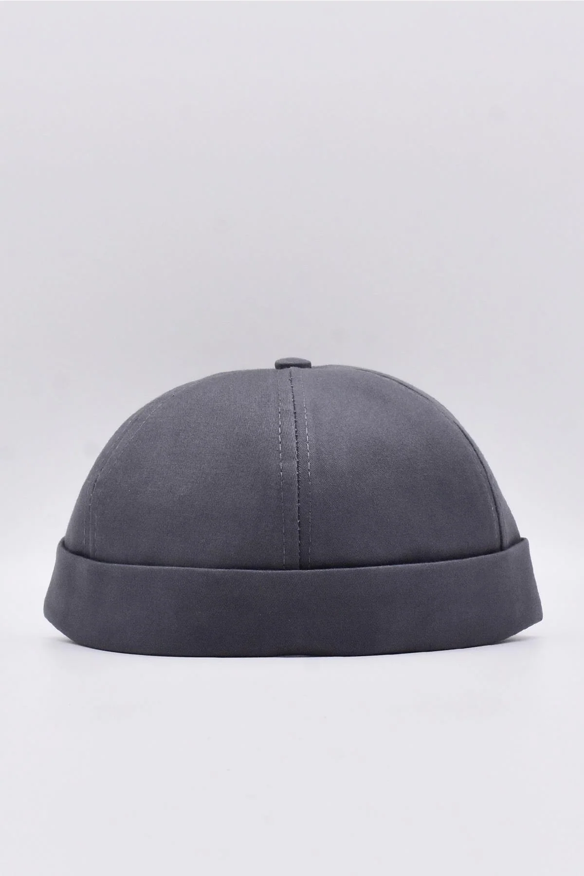 Anthracite cotton cap with adjustable closure
