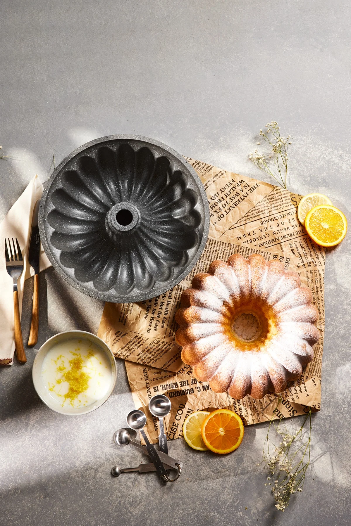 24cm round granite-coated cake pan in gray
