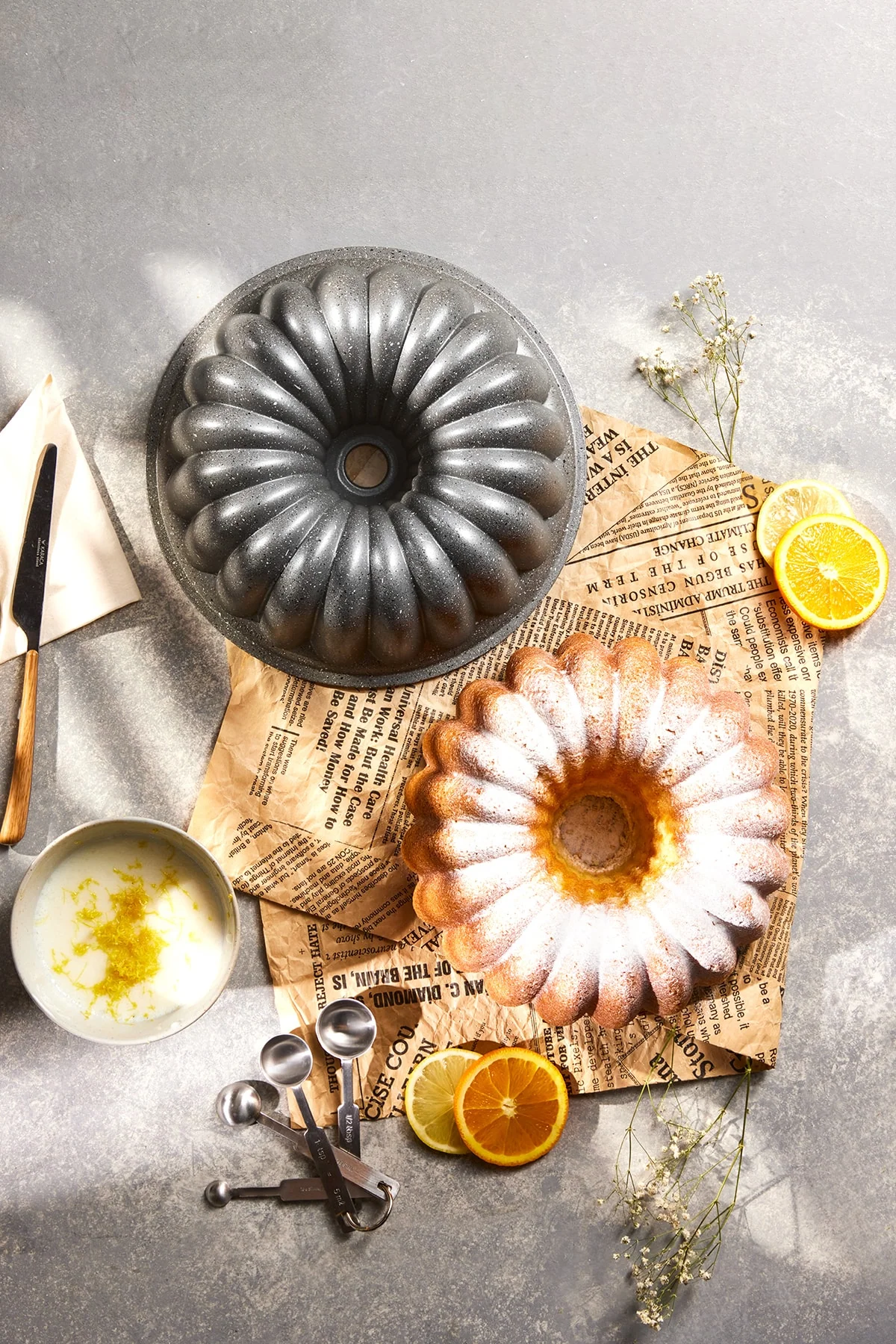 24cm round granite-coated cake pan in gray