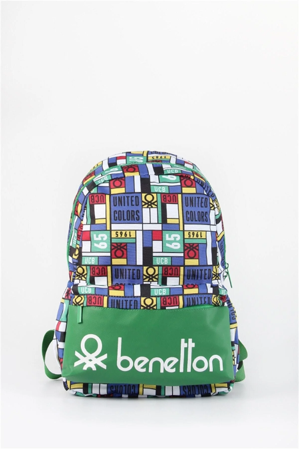 Single compartment polyester backpack with padded back support