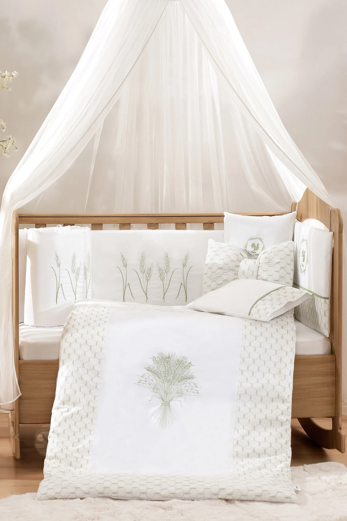 Green cotton baby sleeping set with protective sides