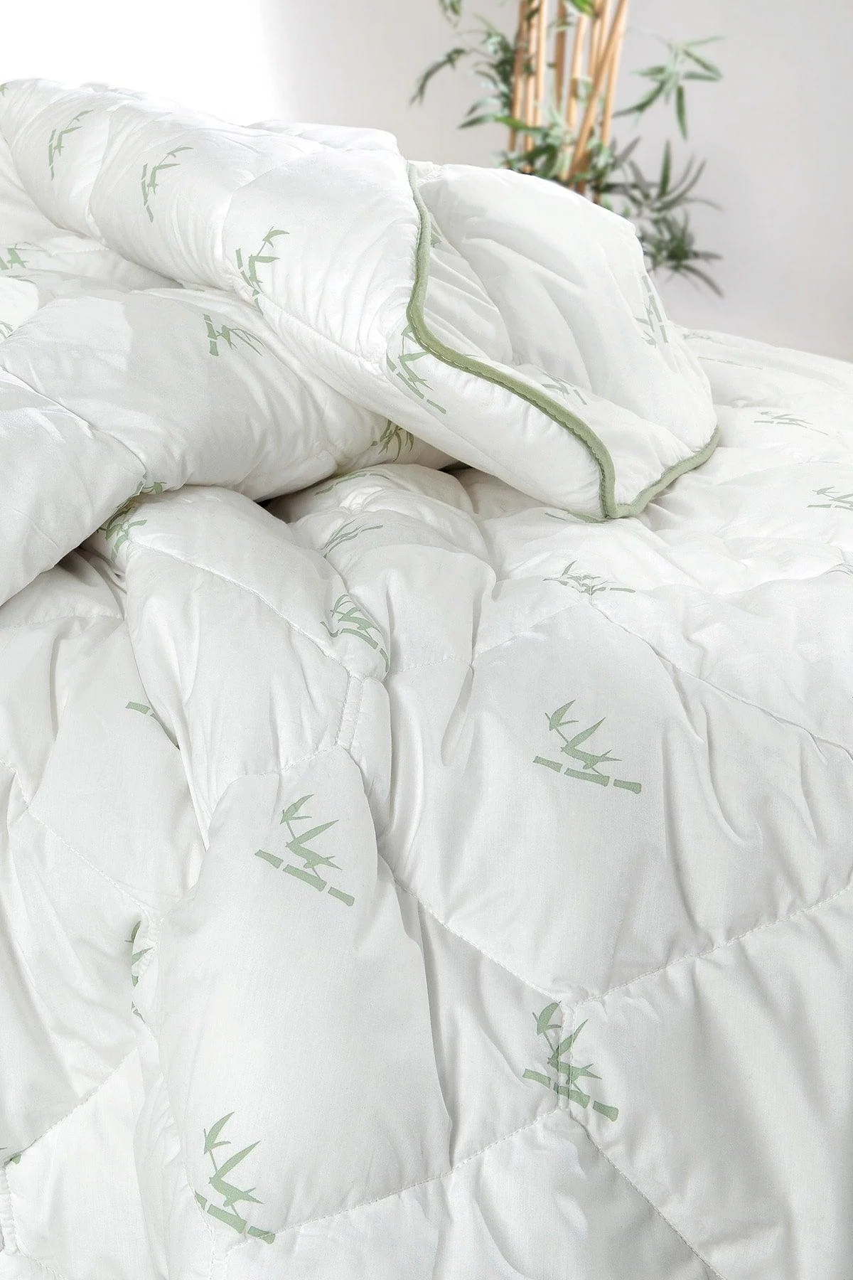 Breathable bamboo oversized quilt for light and cool sleep