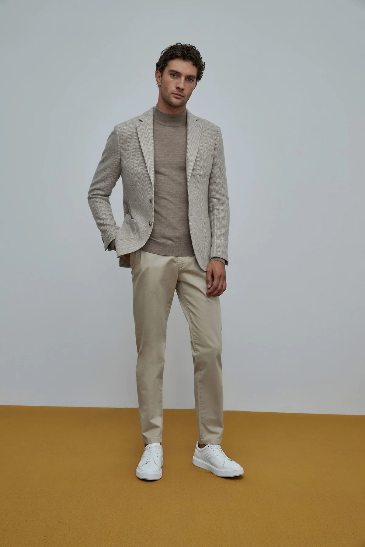 Herringbone wool blend jacket in beige with classic fit