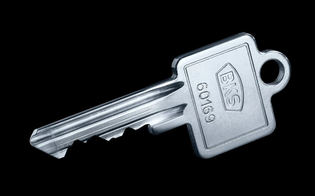 Compact 5-pin lock cylinder with steel anti-drill protection