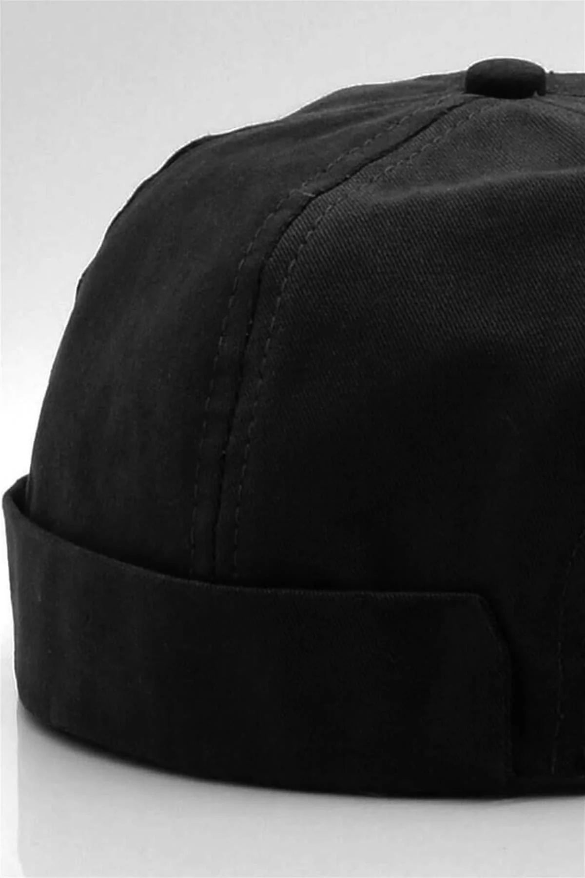 Black adjustable cotton cap with V-loc closure