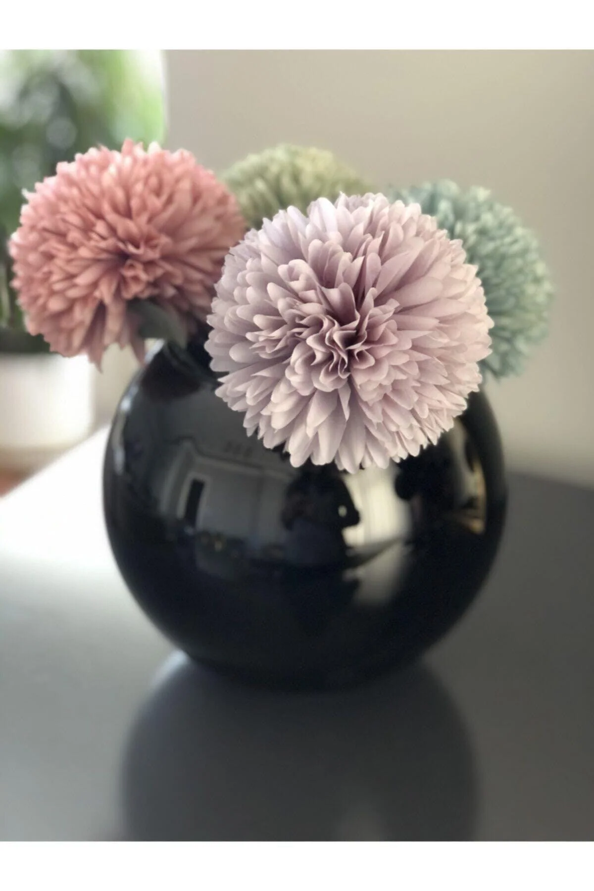 Black dome vase, 17 x 12 cm