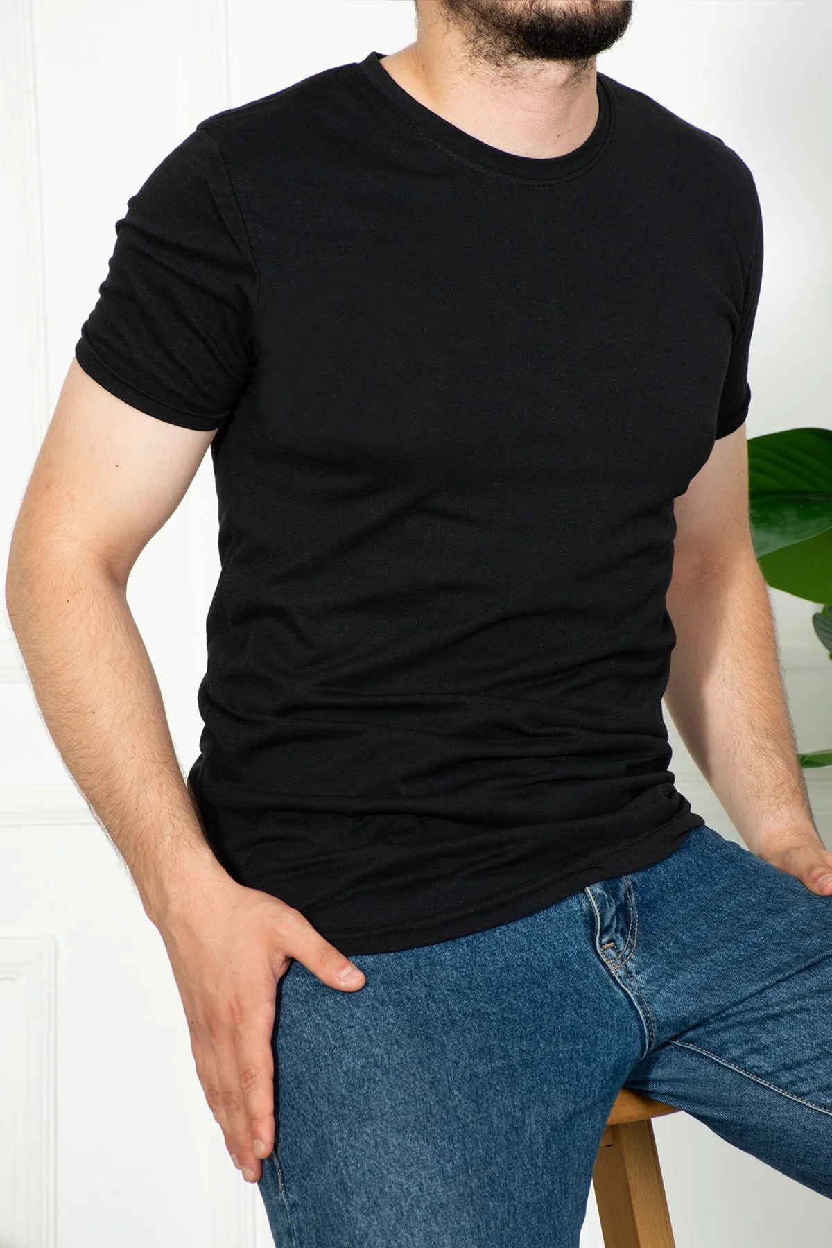 Black Men's Slim Fit Crew Neck T-Shirt – Casual Everyday Wear