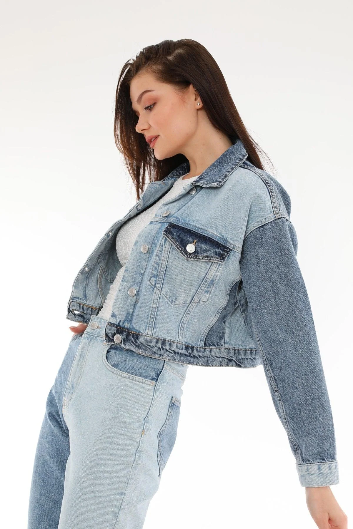 Women's cropped denim jacket with block fit