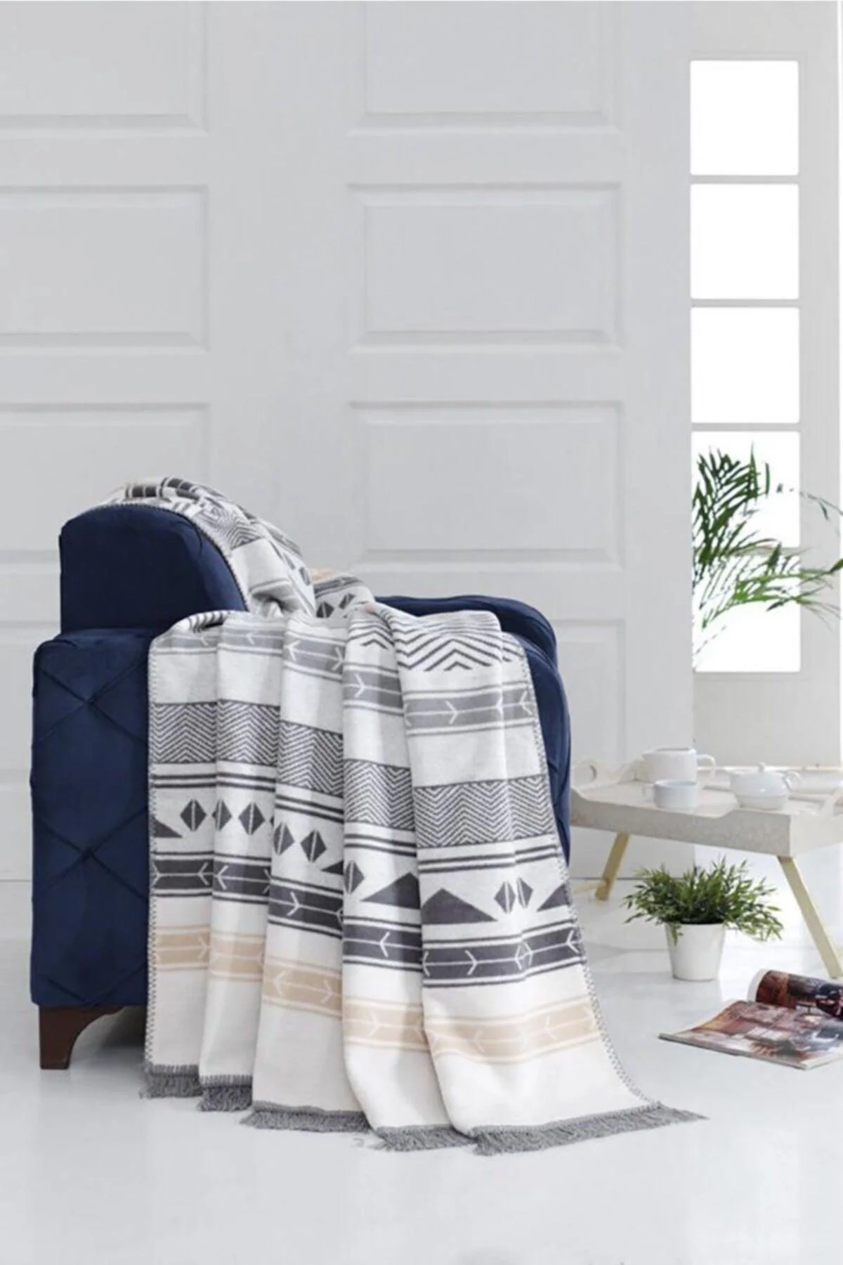 Bohemian-style double cotton blanket in neutral tone