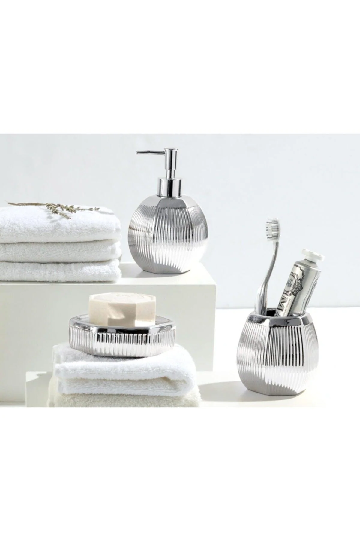 Ceramic 3-piece bathroom set with soap dispenser pump and toothbrush holder in silver