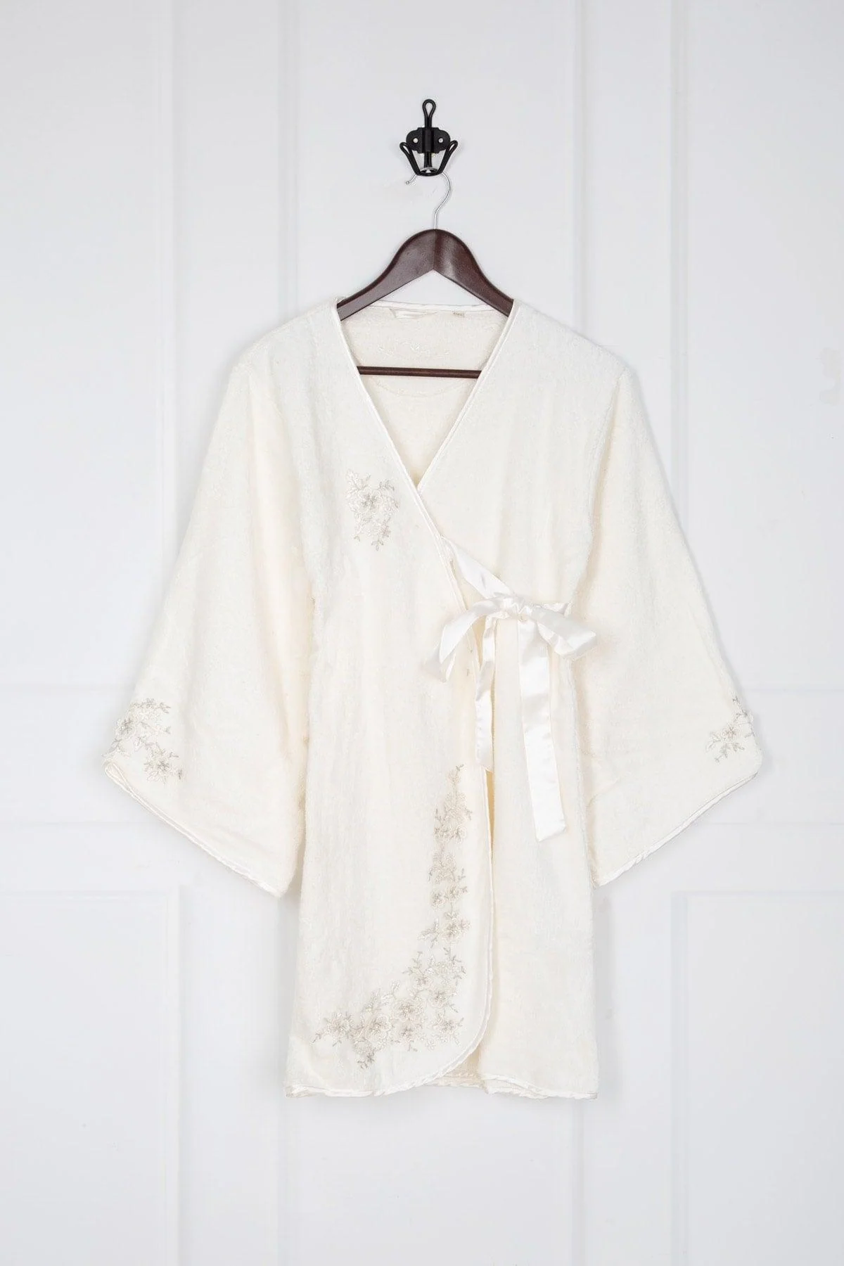 Ecru women's bathrobe with soft texture