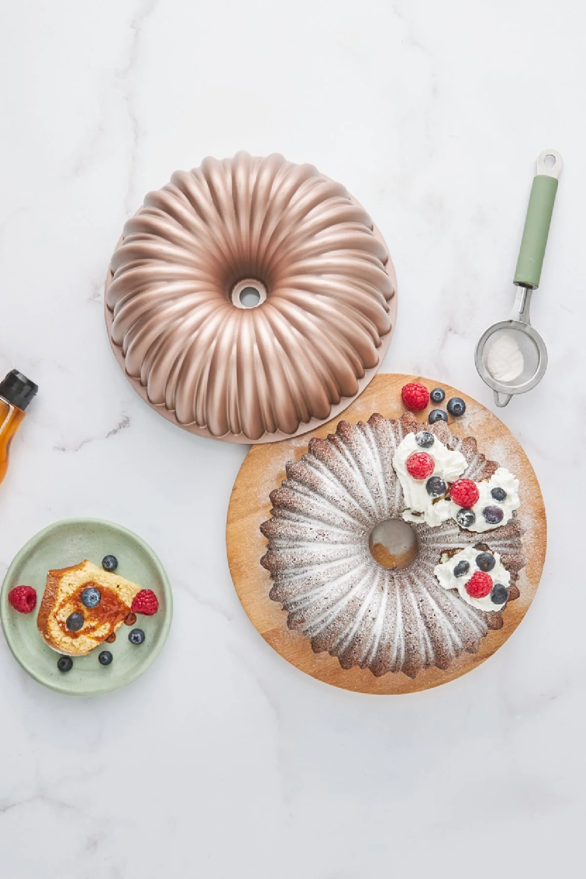 Rose gold cast iron cake mold for sliced cakes