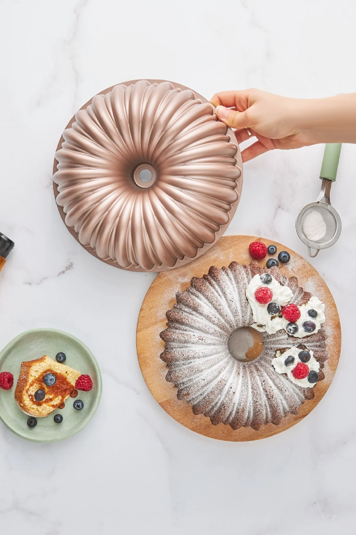 Rose gold cast iron cake mold for sliced cakes