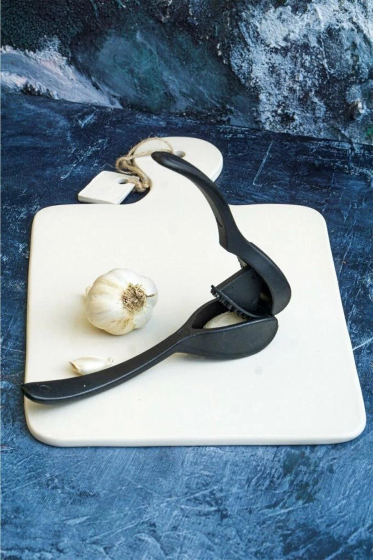 Heavy-duty cast garlic crusher for easy food prep